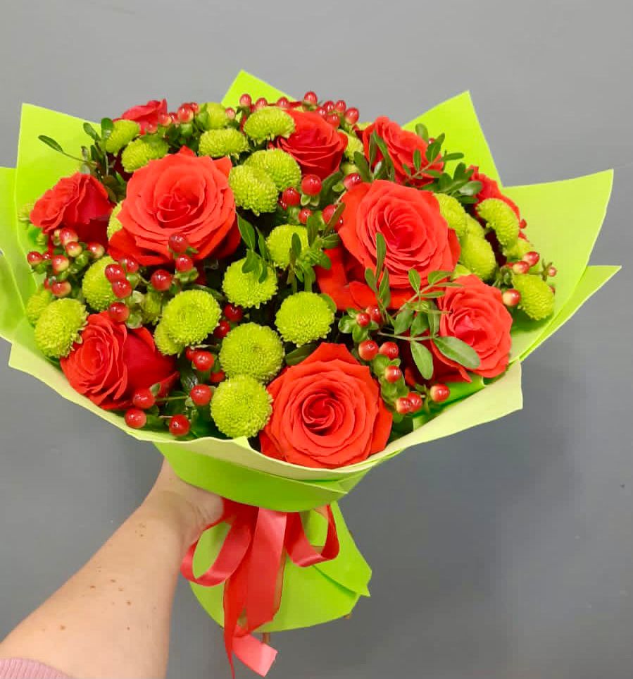 Букет цветов из: Хризантемы и Розы в Линёво Новосибирской области