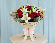 Букет цветов из:  Лилии и Розы в Линёво Новосибирской области