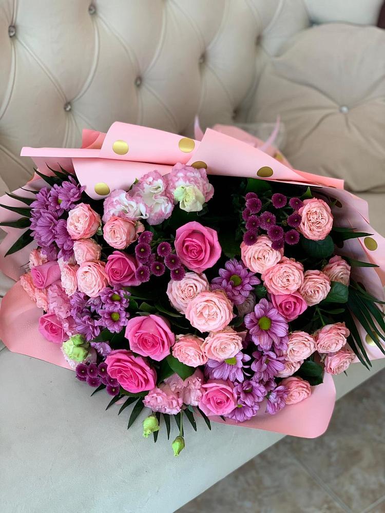 Букет цветов из: Хризантемы, Розы и Лизиантусы в Линёво Новосибирской области