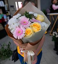 Букет цветов из:  Герберы, Розы и Хризантемы в Линёво Новосибирской области