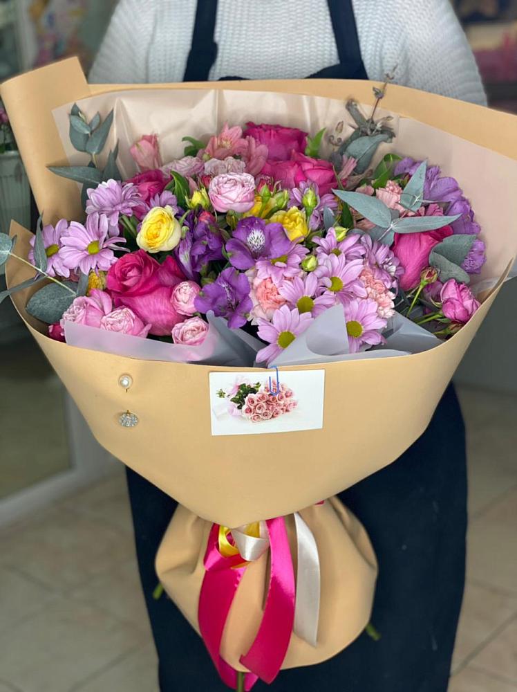 Букет цветов из: Хризантемы, Гвоздики и Альстромерии в Линёво Новосибирской области