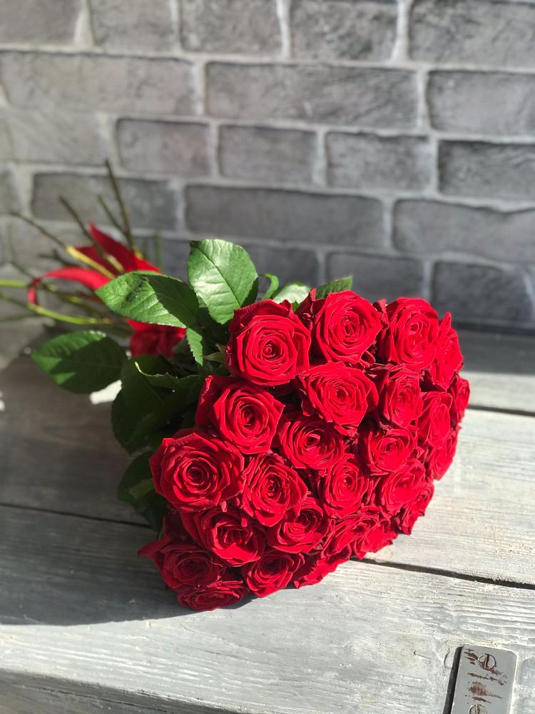 Букет Красные розы Фридом в Линёво Новосибирской области