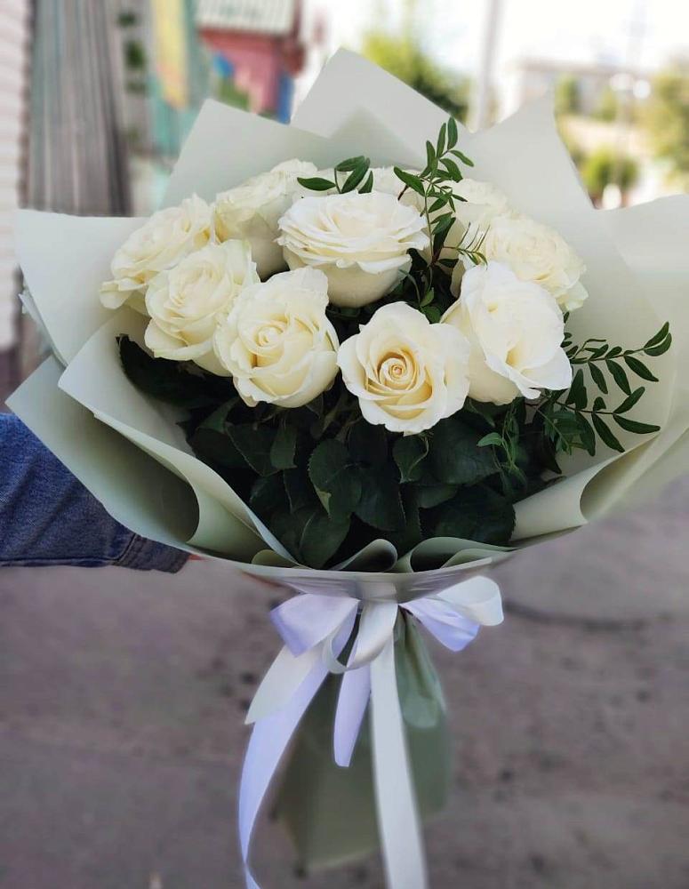 Букет Белые розы Проуд в Линёво Новосибирской области