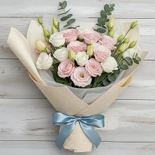 Букет цветов из:  Лизиантусы в Линёво Новосибирской области