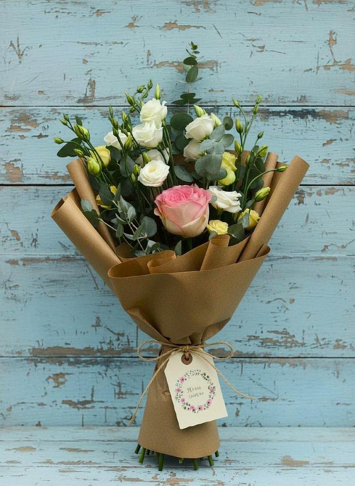 Букет цветов из: Розы и Лизиантусы в Линёво Новосибирской области