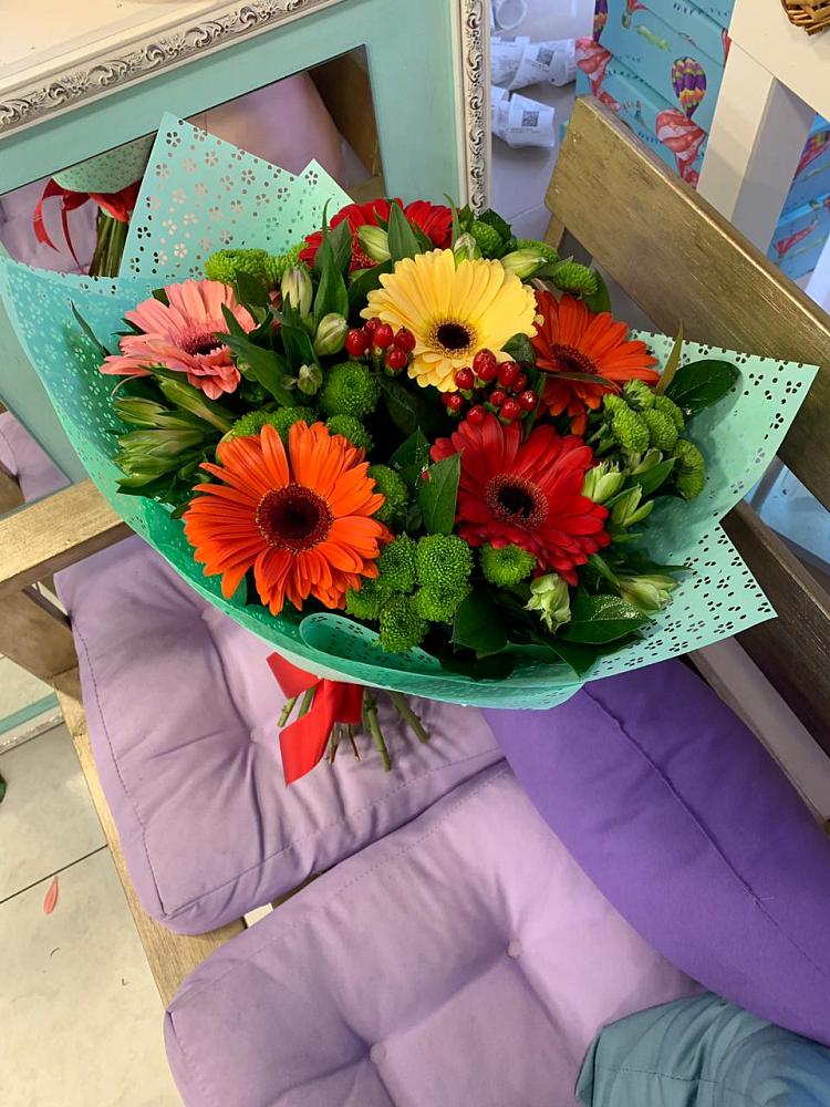 Букет цветов из: Герберы, Хризантемы и Альстромерии в Линёво Новосибирской области