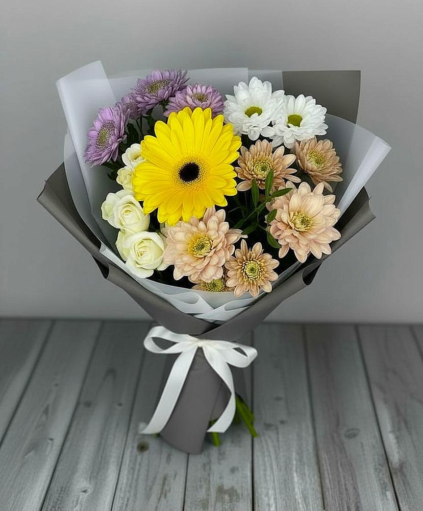 Букет цветов из: Розы, Герберы и Хризантемы в Линёво Новосибирской области