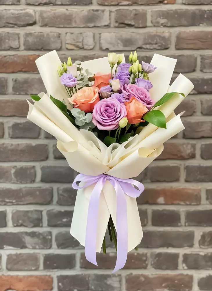 Букет цветов из: Лизиантусы и Розы в Линёво Новосибирской области