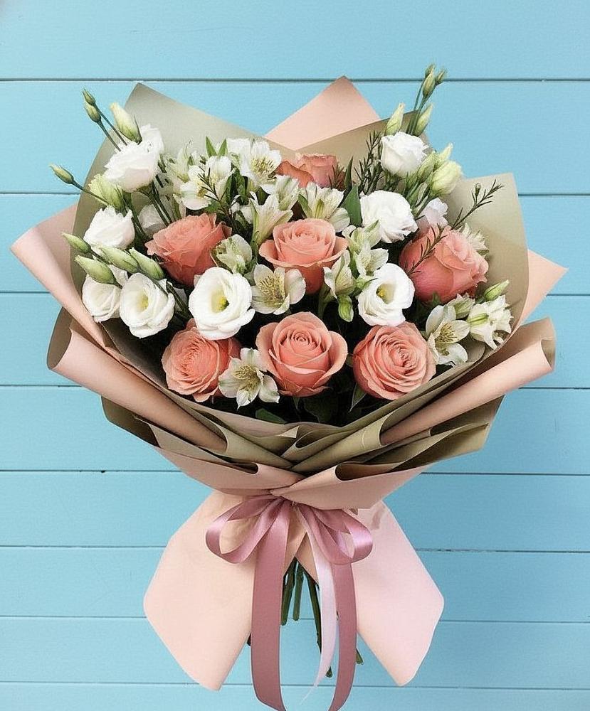 Букет цветов из: Розы, Альстромерии и Лизиантусы в Линёво Новосибирской области