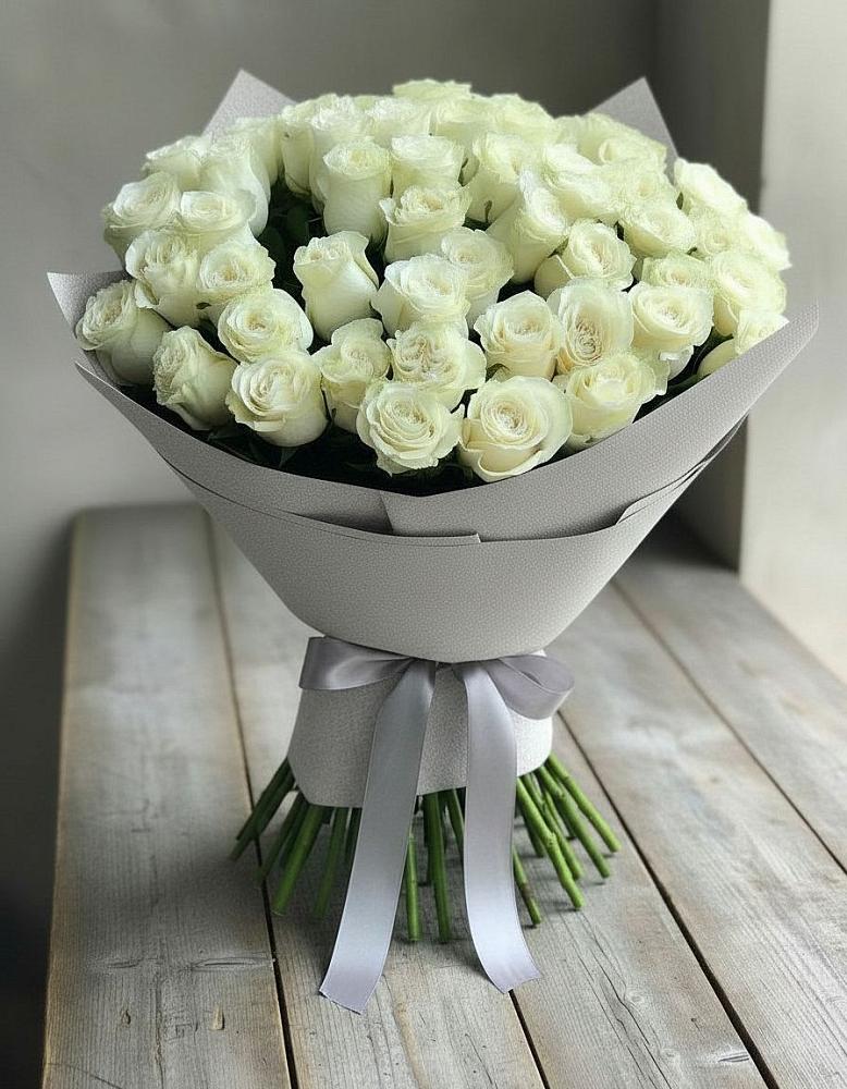 Букет 35 Белых роз в Линёво Новосибирской области