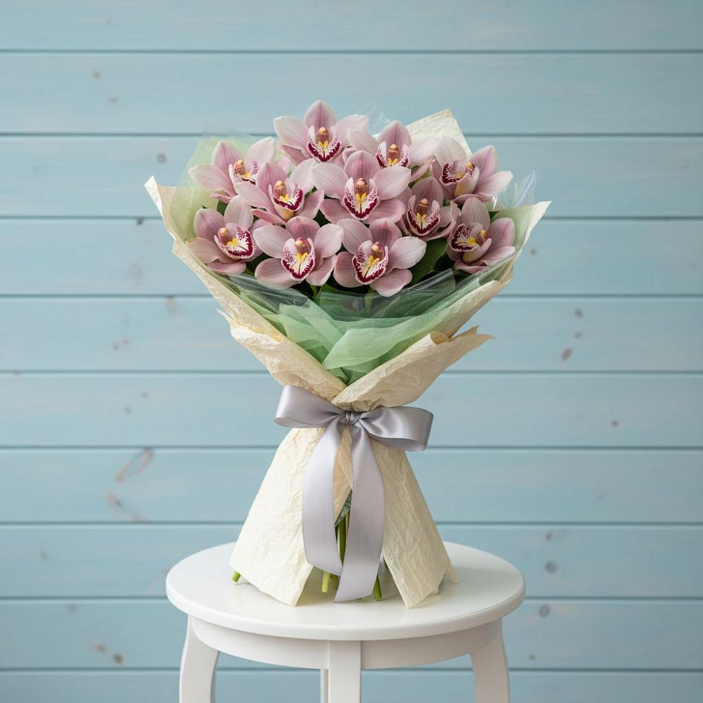 Букет цветов из: Орхидеи и Розы в Линёво Новосибирской области