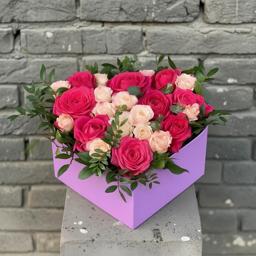 Цветочная композиция из Розы в коробке в Линёво Новосибирской области