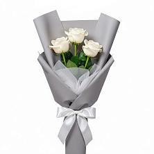 Букет 3 белые розы в Линёво Новосибирской области