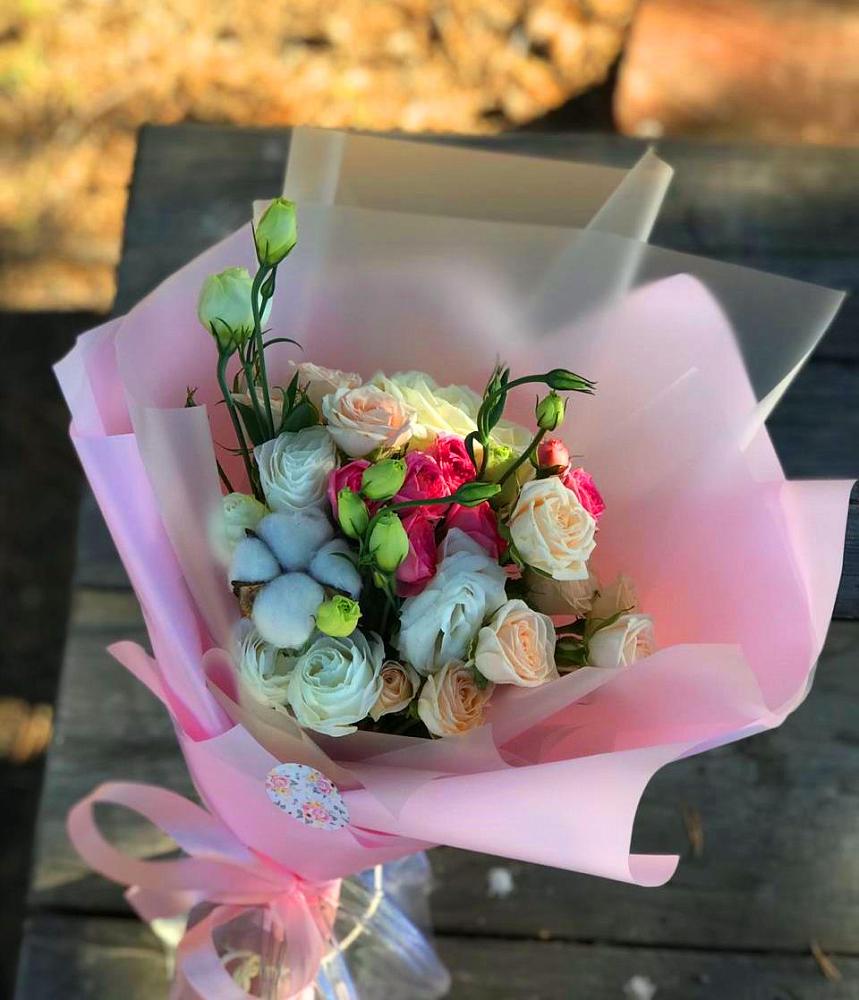 Букет цветов из: Розы и Лизиантусы в Линёво Новосибирской области