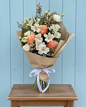 Букет цветов из:  Альстромерии, Лизиантусы, Розы и Хризантемы в Линёво Новосибирской области