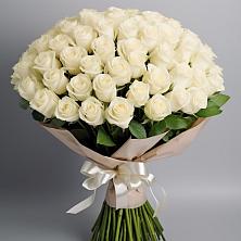 Букет 101 беля роза Белоснежка в Линёво Новосибирской области