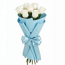 Букет 7 белых роз Проуд в Линёво Новосибирской области