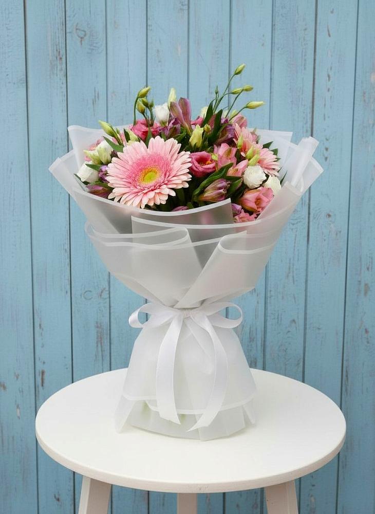 Букет цветов из: Герберы, Альстромерии и Лизиантусы в Линёво Новосибирской области