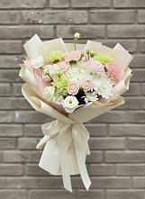Букет цветов из:  Гвоздики, Розы, Лизиантусы и Хризантемы в Линёво Новосибирской области