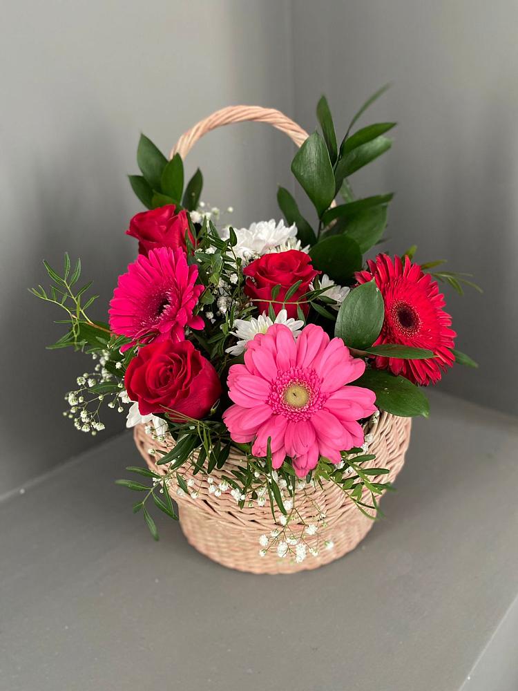 Цветочная композиция из Розы, Хризантемы и Герберы в корзине в Линёво Новосибирской области