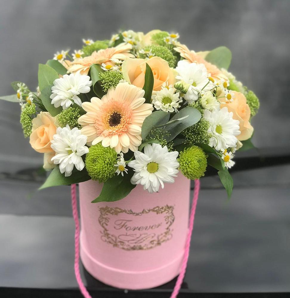 Цветочная композиция из Розы, Герберы и Хризантемы в шляпной коробке в Линёво Новосибирской области