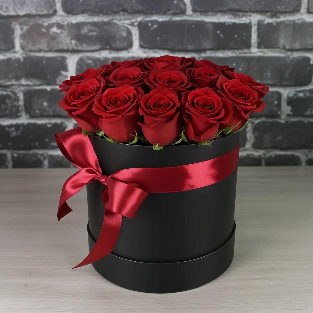 Цветочная композиция из Розы в шляпной коробке в Линёво Новосибирской области