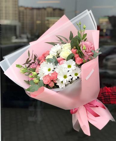 Букет цветов из: Розы, Лизиантусы и Хризантемы в Линёво Новосибирской области