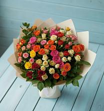 Букет Микс из разноцветных кустовых роз в Линёво Новосибирской области