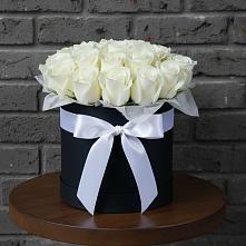 Цветочная композиция из Розы в шляпной коробке в Линёво Новосибирской области