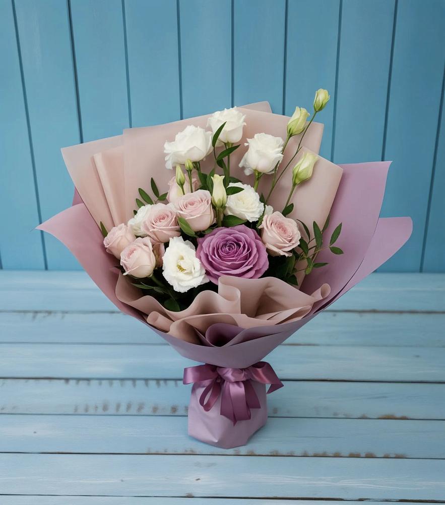 Букет цветов из: Розы и Лизиантусы в Линёво Новосибирской области